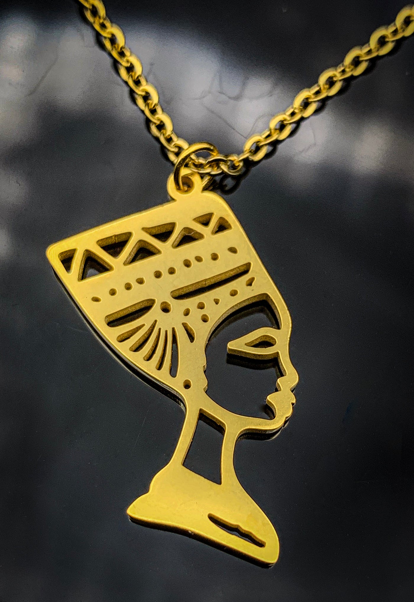Nefertiti Outline Necklace