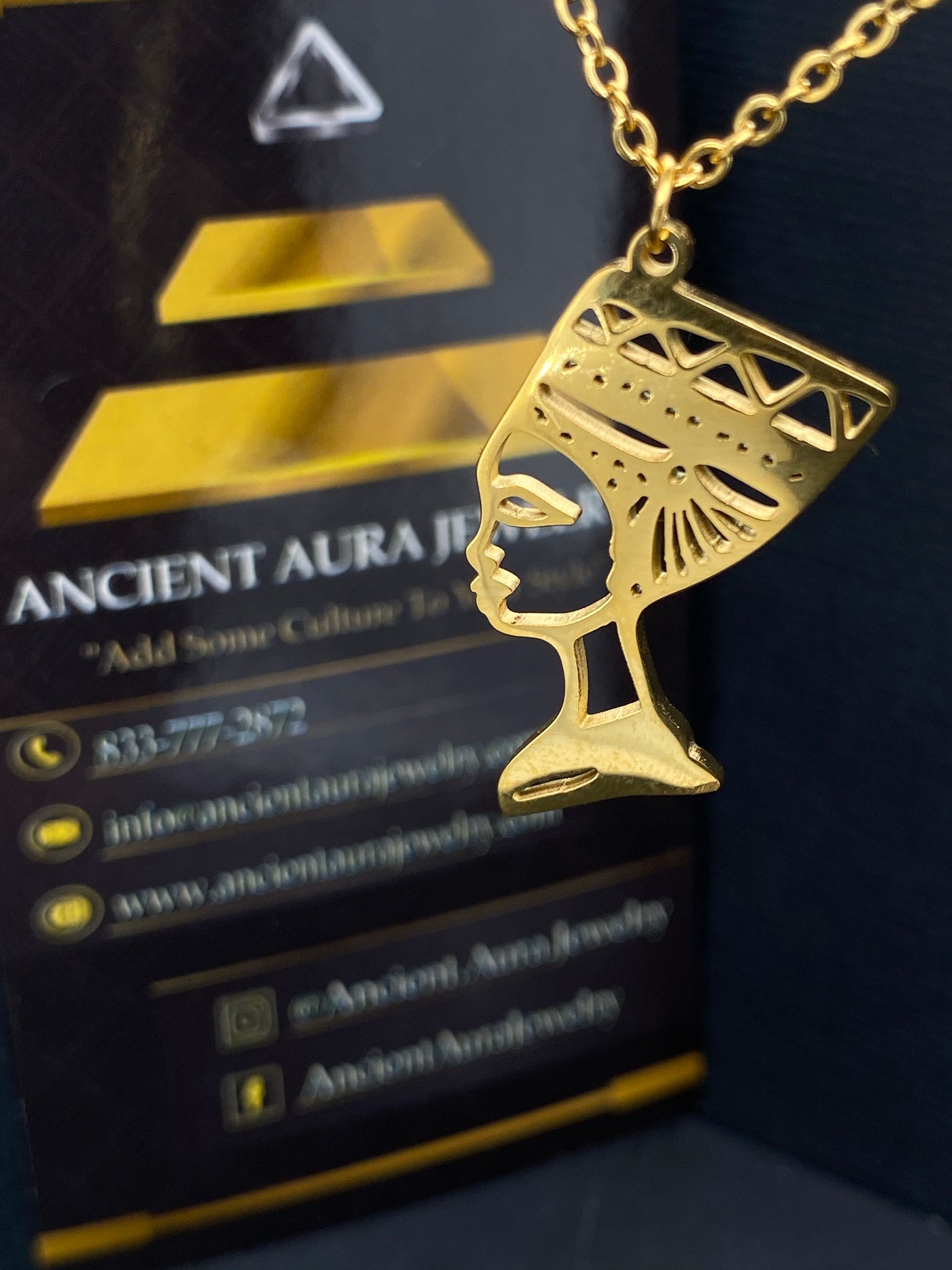 Nefertiti Outline Necklace