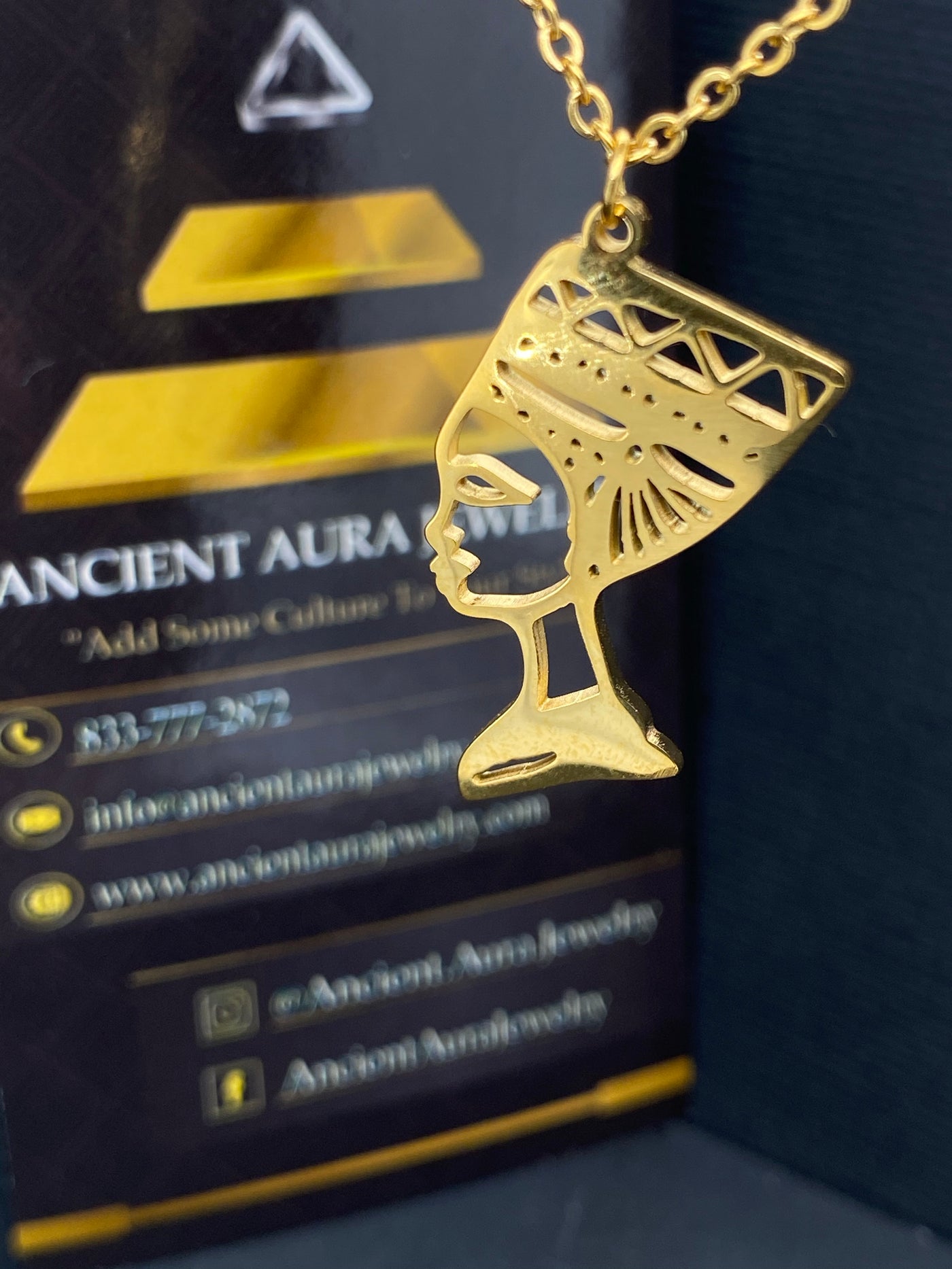 Nefertiti Outline Necklace